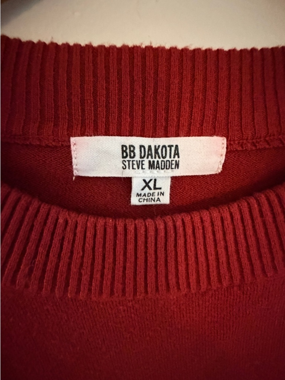 BB Dakota Steve Madden Cropped Sweater – Red – Size XL - Picture 2 of 4